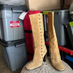 Woman’s suede Italian boots
